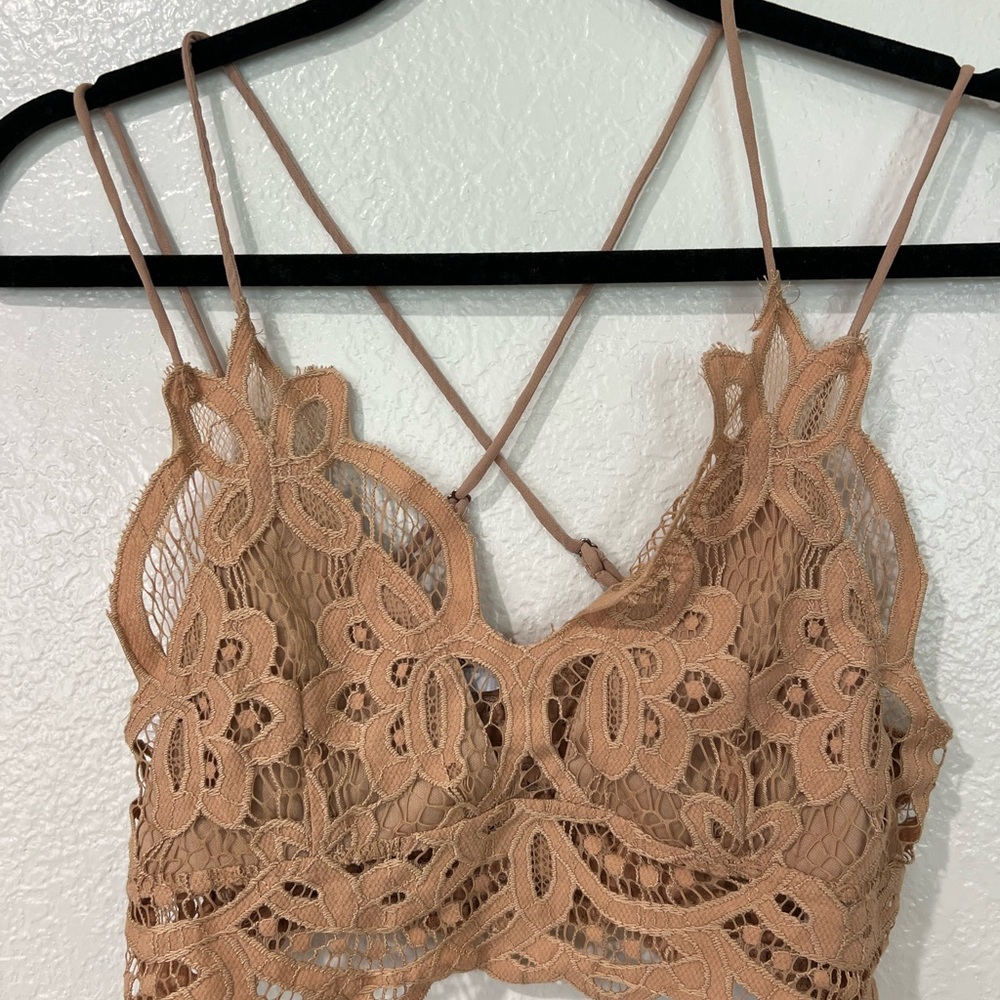 Chic Floral Lace Bralette in Tan